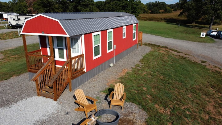 Redbud Roost Tiny Home - Chelsea, OK