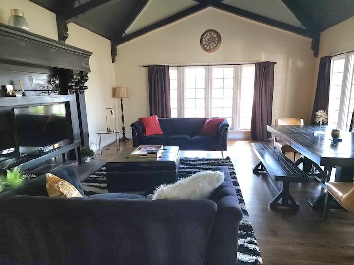 Historic Mansion On The Alameda~sleeps 7~woodwork! - Santa Clara, CA