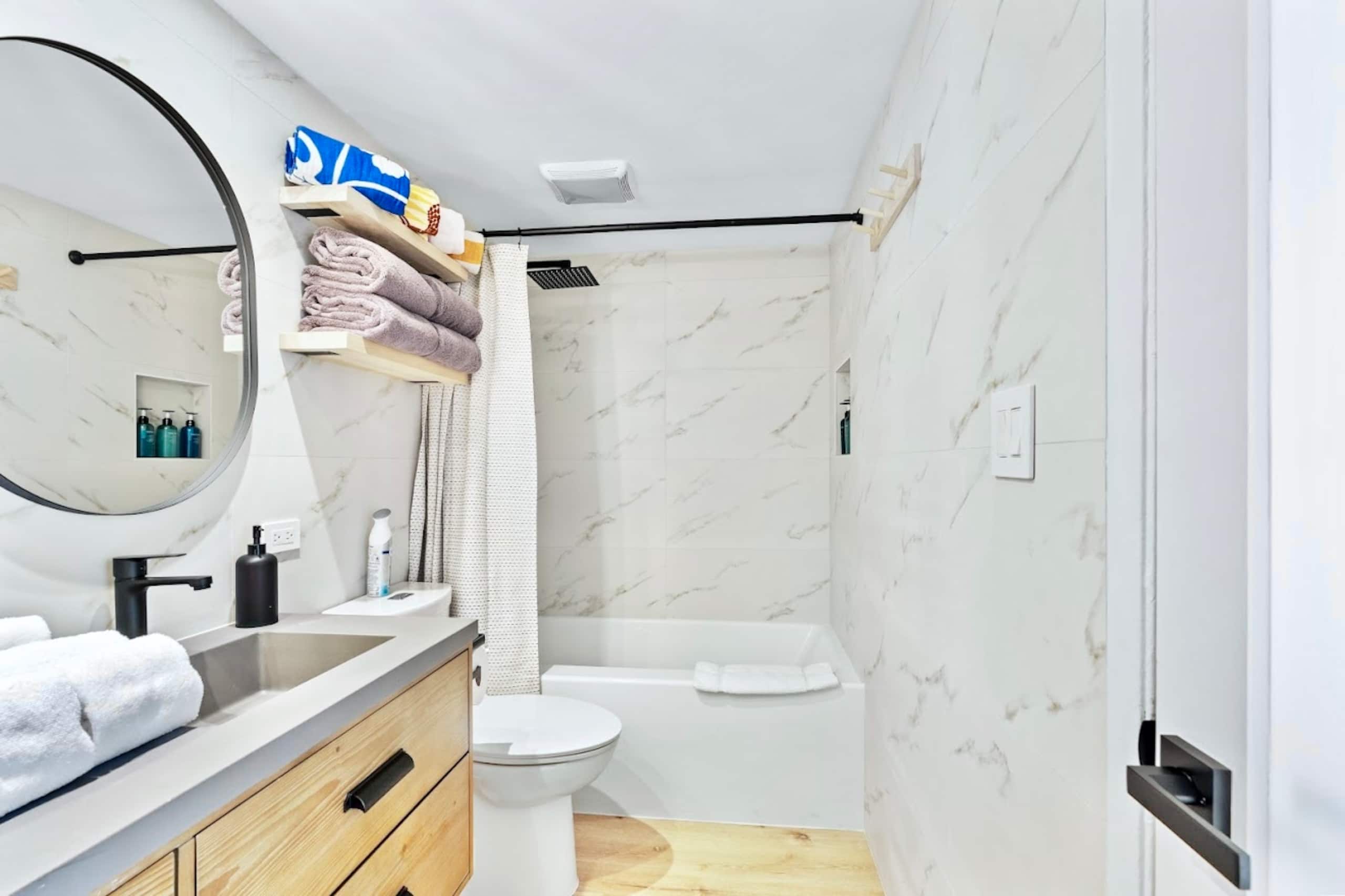 19F-Upscale & Modern 1BR-Waikiki Beach - Image 41