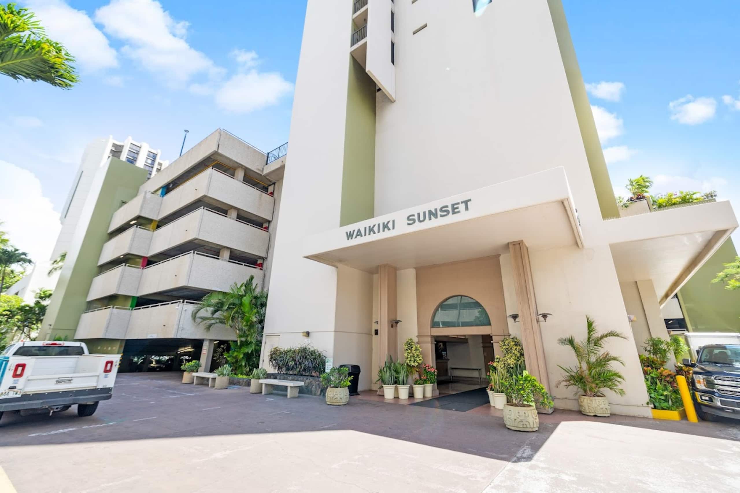 19F-Upscale & Modern 1BR-Waikiki Beach - Image 59