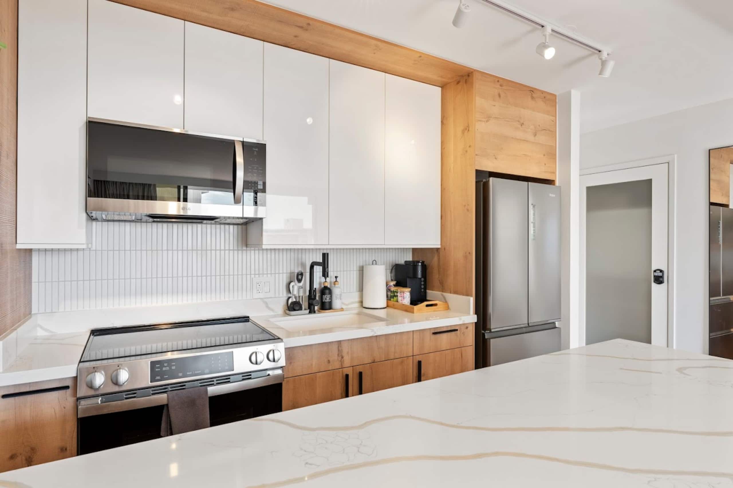 19F-Upscale & Modern 1BR-Waikiki Beach - Image 19