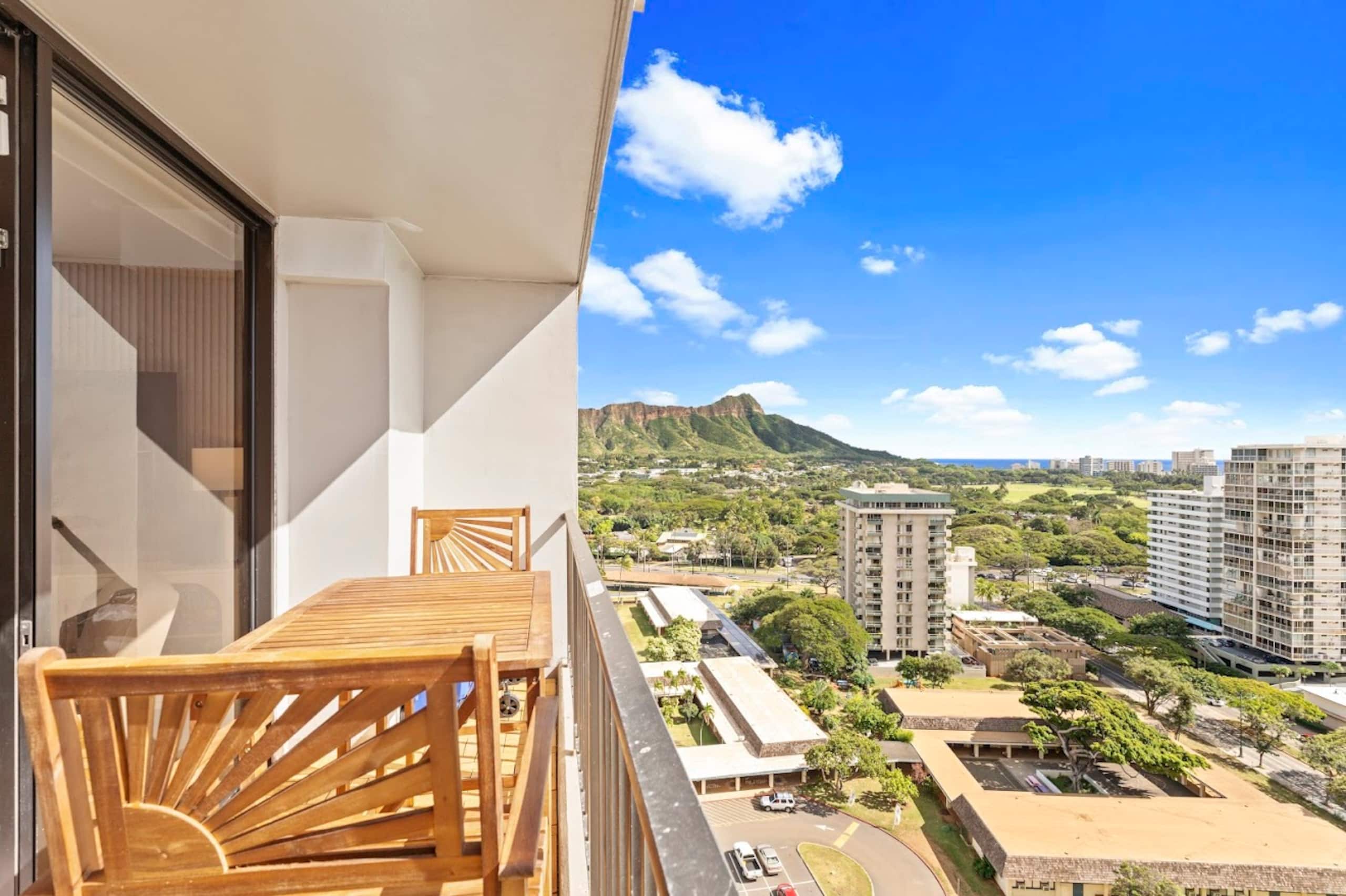 19F-Upscale & Modern 1BR-Waikiki Beach - Image 46