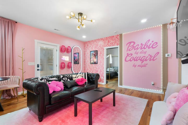 Barbie Escape |+ Guest House | 13 mins to Broadway