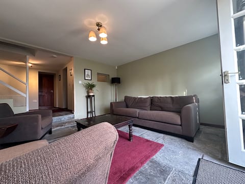 Popular Airbnb listing: Sheffield Garden Flat in Broomhill