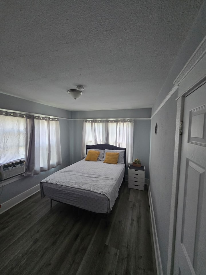 Брачен кревет (широк 150 - 179 см)