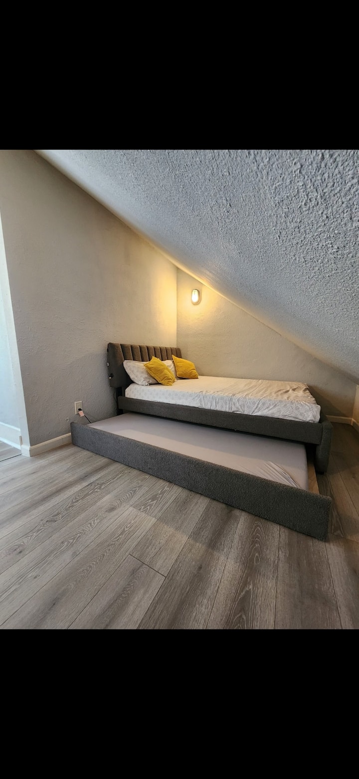 Брачен кревет (широк 150-179 см) со брачен кревет (широк 180-179