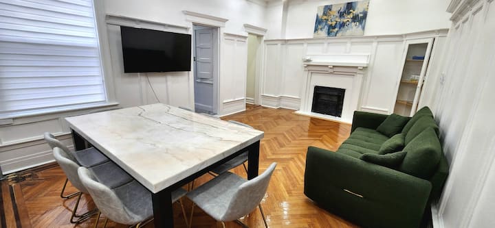 Beautiful Brooklyn Brownstone! 1 Block From Subway - Brooklyn, NY