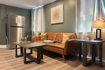 Chandler D | KING 1BD/1BA Apt near Downtown