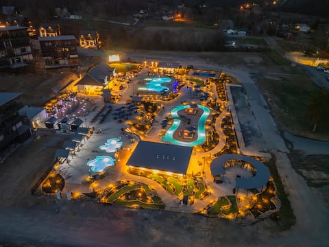 Sleeps 22 + Indoor Pool, Waterpark & Theater
