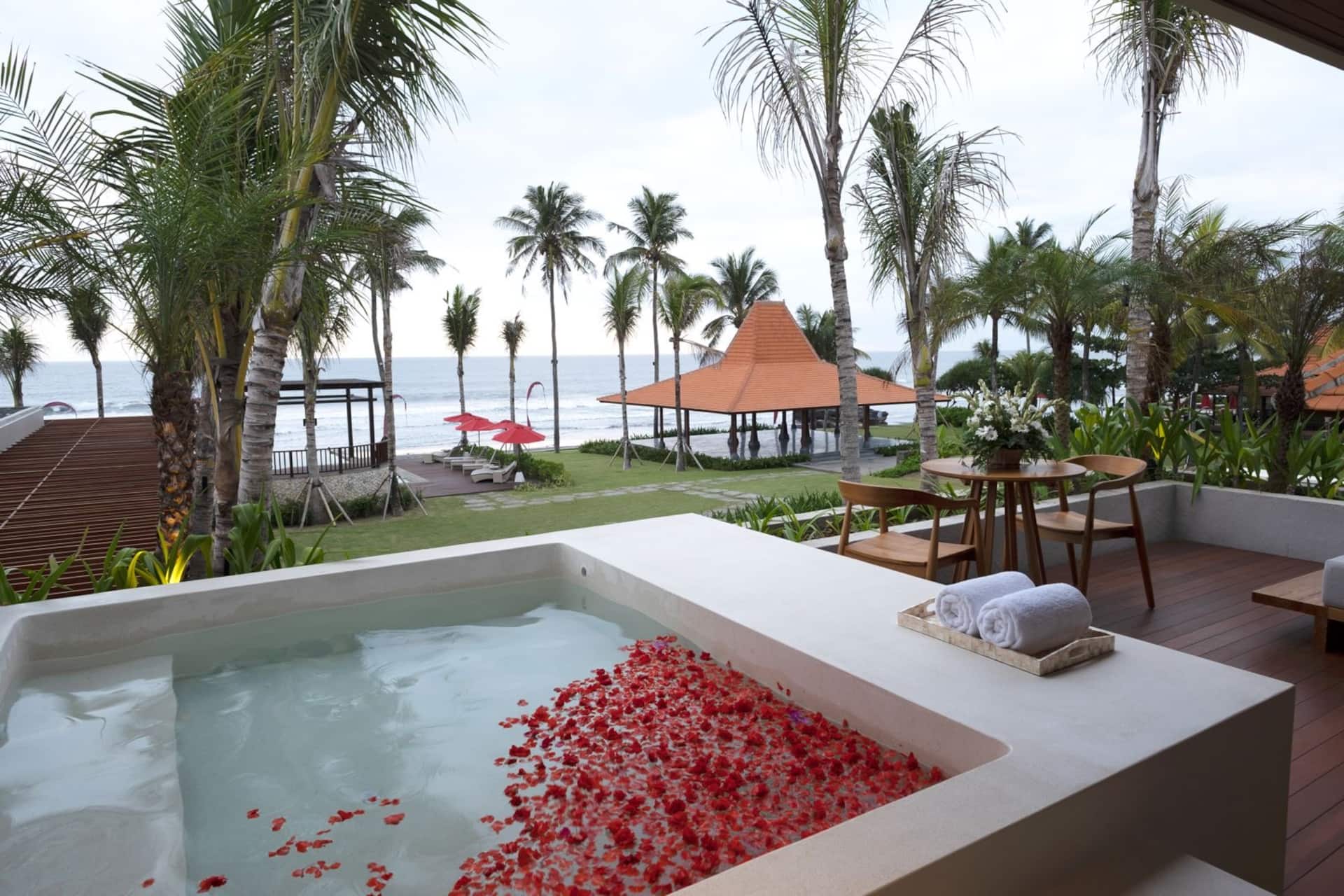 Oceanfront Jacuzzi Escape Room in Bali 2