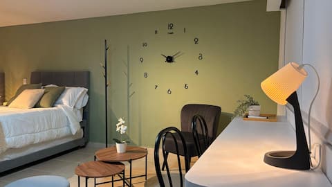 Successful Airbnb property: Modern Loft with Balcony / Heart of Cali / Air Conditioning in San Fernando Viejo