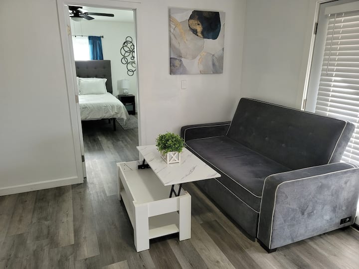 Stylish 1 Br With Great Views. - National City, CA