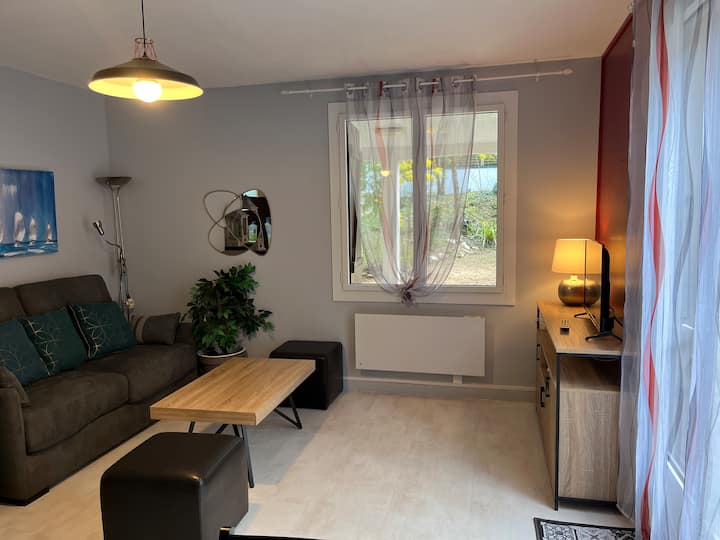 غرفة المعيشة/سرير أريكة في الطابق الأرضي