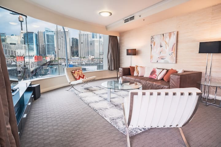 Luxury bay view | Darling Harbour | Free Parking