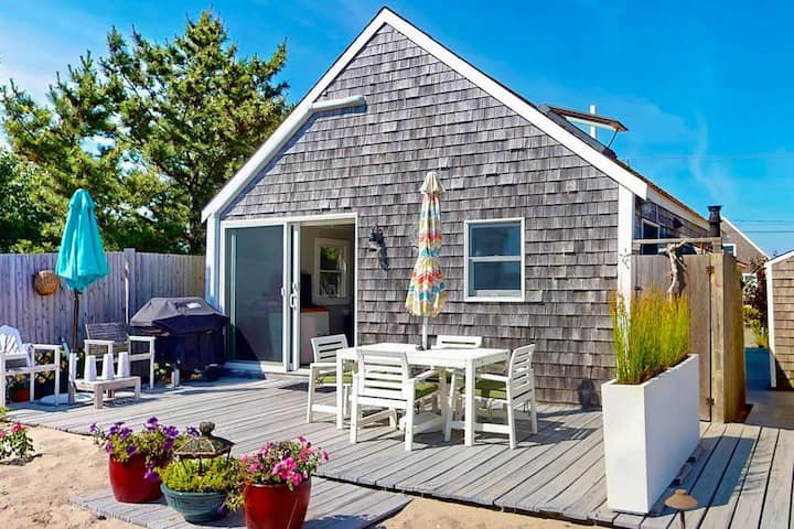 Quiet Beachfront Cottage With Deck & Ac - Provincetown, MA