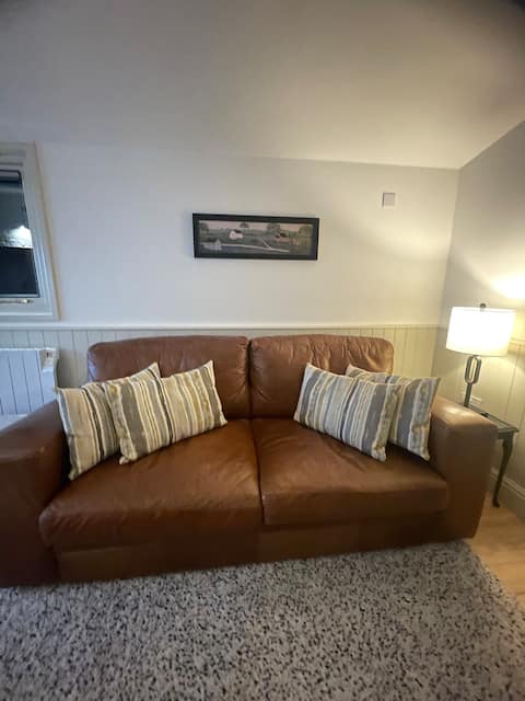 Top Airbnb: The Bell at 12 - Central Cirencester in Cirencester