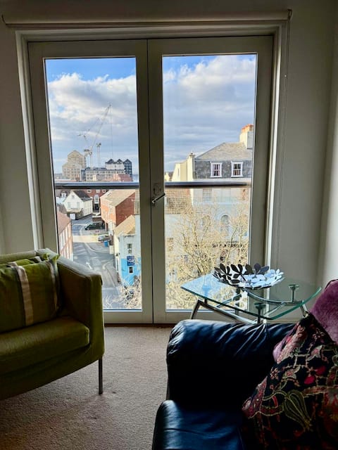 Top Airbnb: A lovely modern 2 bed apartment on Poole quay ! in Poole