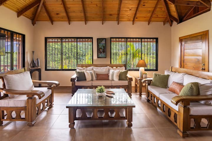 Villa Adolfo En @Jarabacoa Golf Club W/ Cocinero - República Dominicana