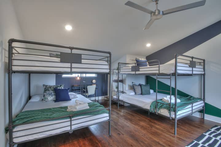 غرفة نوم في الطابق الرابع