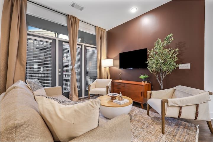 On The Corner of BOHO and SoBro – 0.5 mile to BDWY