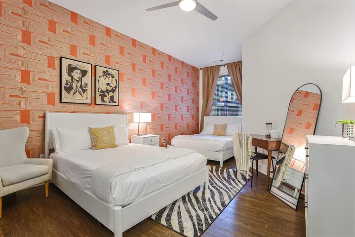 On The Corner of BOHO and SoBro – 0.5 mile to BDWY gallery image 4