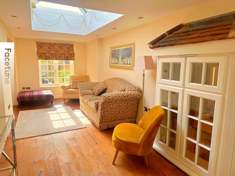 Popular Airbnb listing: Stunning English Cottage. in Mole Valley
