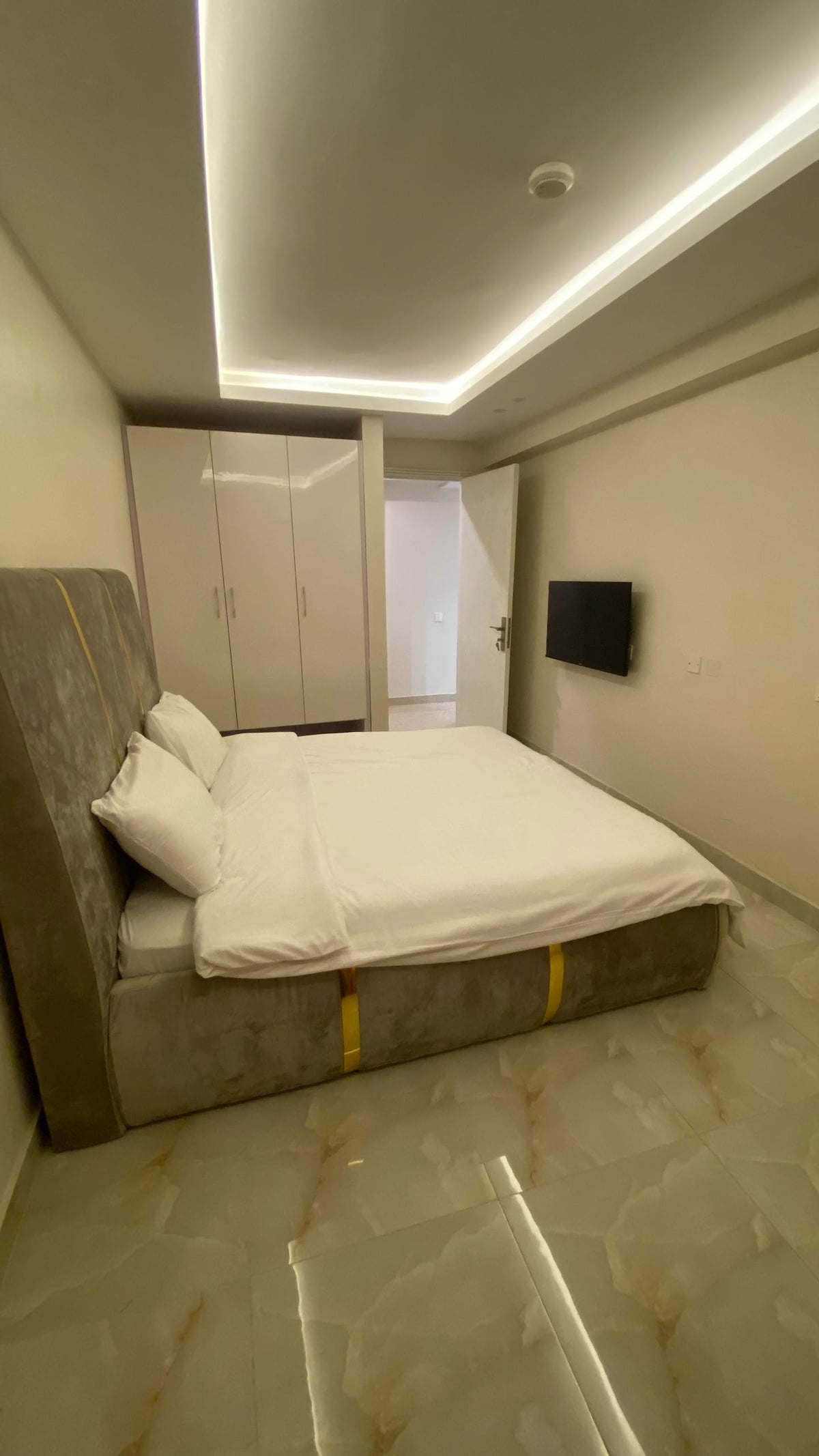 مفارش جديدة وتلفزيون وتكييف هواء وأكثر من ذلك بكثير