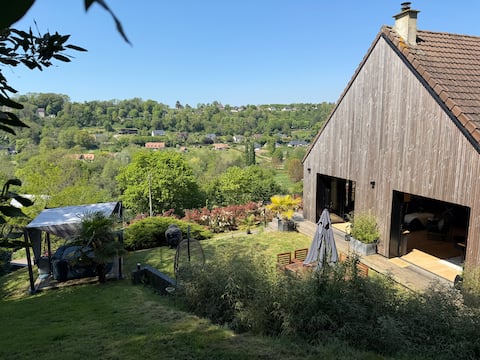 "Black & Wood" Modern and Comfortable Jacuzzi