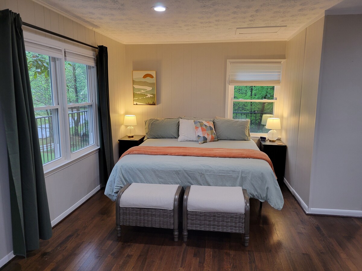 仅限加大双人床，或可在预订时要求加一张单人床（可选）。 