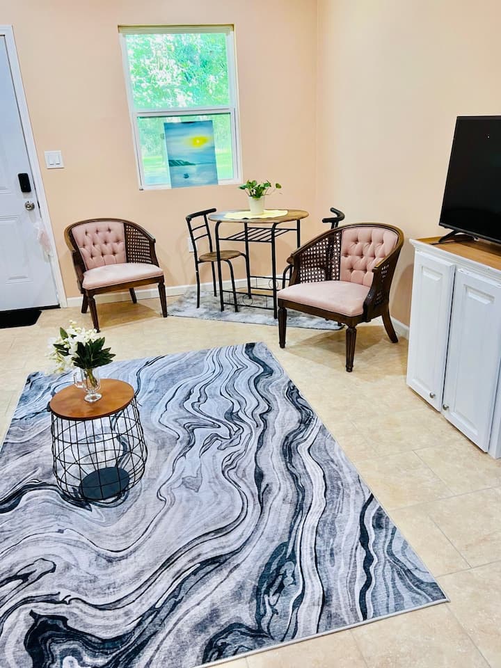 Cozy Cottage Studio, Private And Peaceful - Stagecoach, TX