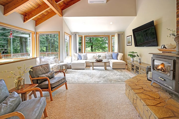 Cozy Coastal Cabin