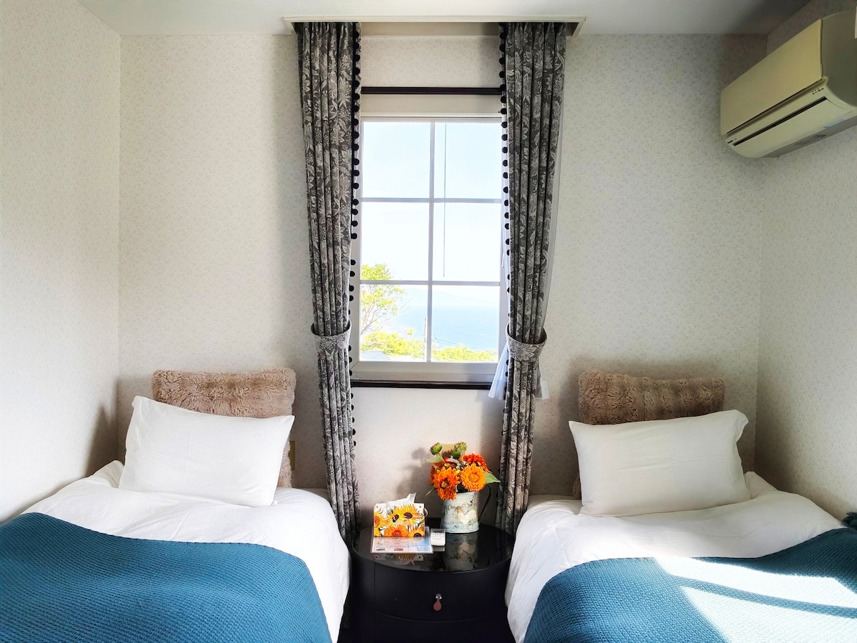 海と空2 Room with 2 single beds overlooking the ocean (204) - Villas for