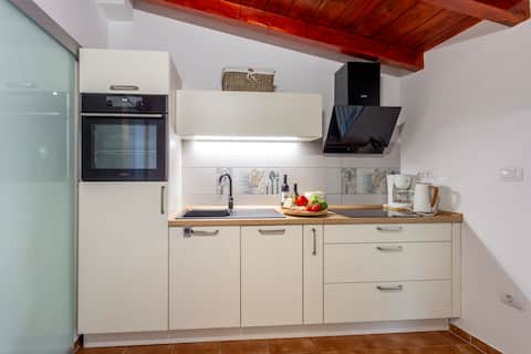 Successful Airbnb property: Serenity Garden Cottage - romantic retreat for two in Grad Vodnjan