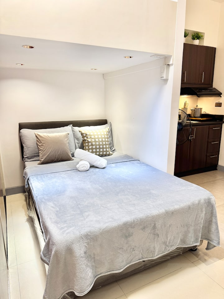 מיטה ✔️ זוגית עם כריות ושמיכה נוחות
✔️ אנחנו מספקים מגבות על סמך מספר הפקס