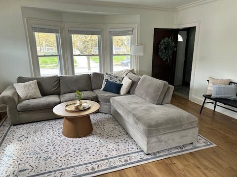Top Airbnb: Updated Western Lakewood Rental in Lakewood