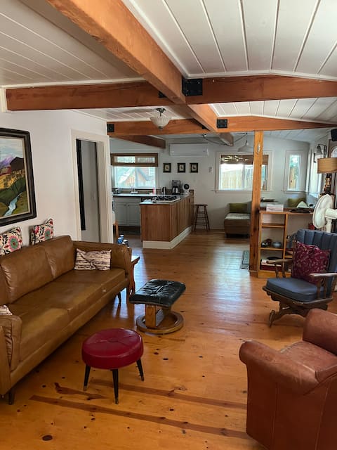 Successful Airbnb property: Beautiful house close to town and in the trees in Nevada City