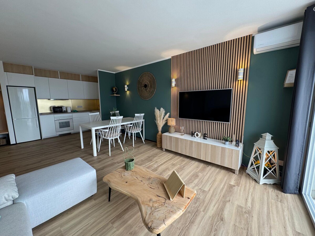 Successful Airbnb property: Marina View Empuriabrava - Southwest Terrace in Castelló D'empúries