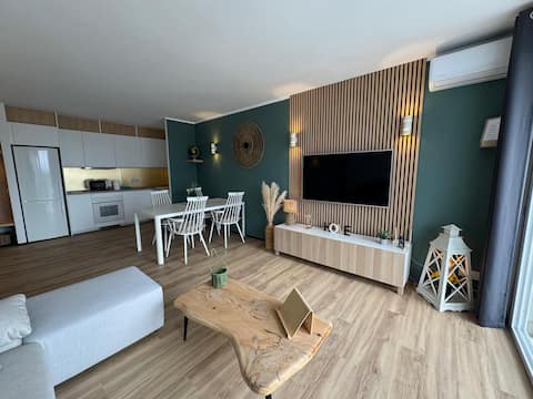Successful Airbnb property: Marina View Empuriabrava - Southwest Terrace in Castelló D'empúries