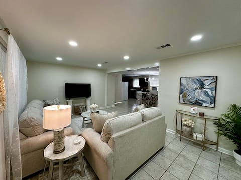 Gather & Relax:  Updated Stay w/Fire Pit, Near LSU