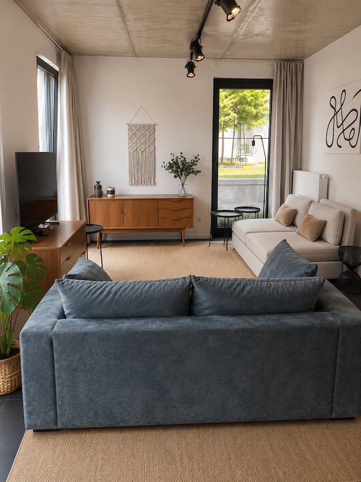 Central Antwerp Apartment With Garden & Parking - Zwijndrecht