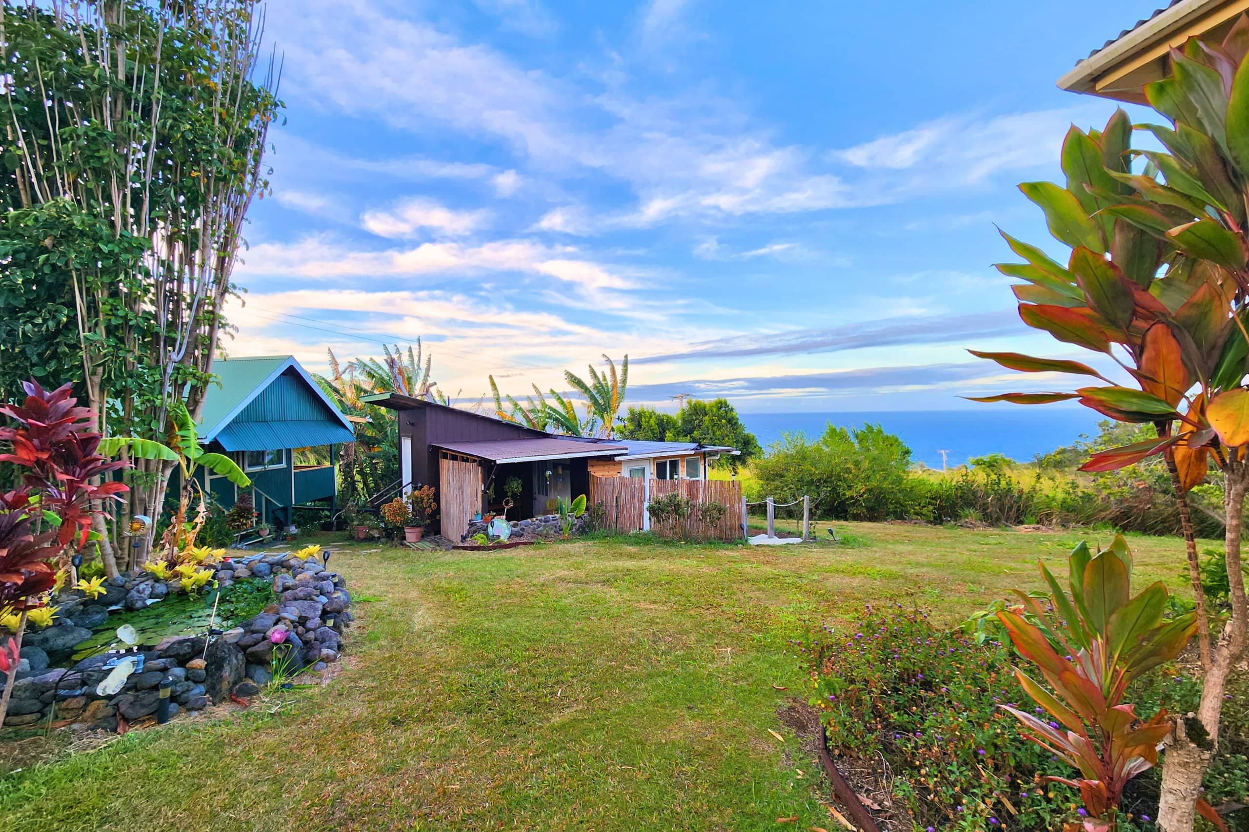 Aloha Magic Cottage w/ Private Porch & Ocean Views - Photo 11
