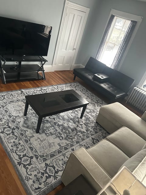 Bright 2BR in Taunton | Great Location + WiFi