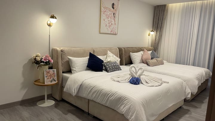 Основна спалня с 2 легла и самостоятелна баня 