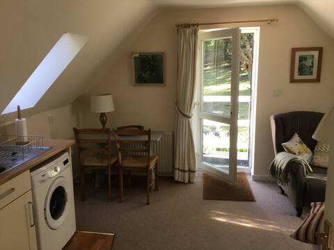 Popular Airbnb listing: Single floor apartment in a beautiful setting in Warwickshire