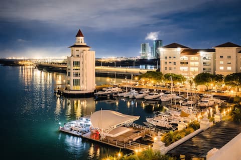 Straits Quay Seafront Suite | Panoramic Seaview