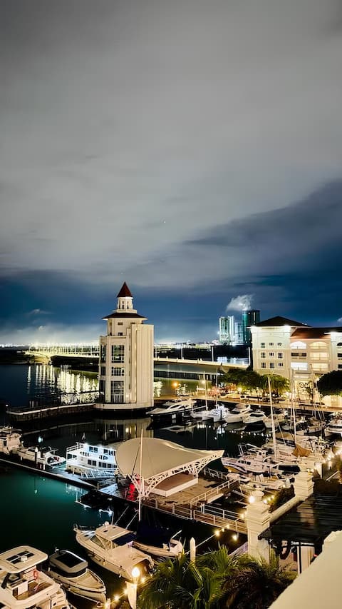 Straits Quay Seafront Suite | Panoramic Seaview