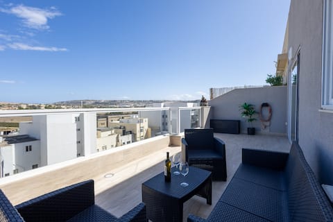 Luxury 2 BR Penthouse, Outdoor Terrace