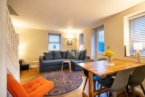 Successful Airbnb property: Stylish & Cosy Cottage in City Centre in Windmill Hill
