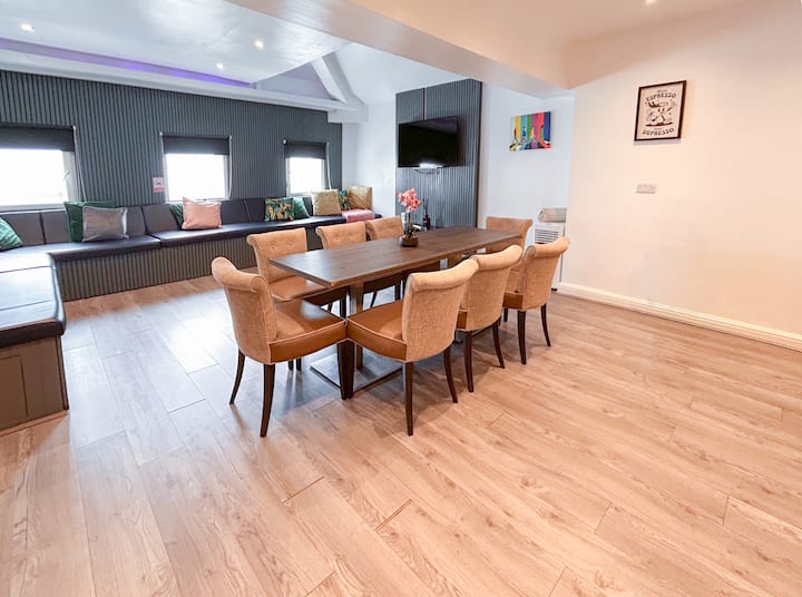 Yellow Submarine Apartments - Sleeps 18 - Liverpool