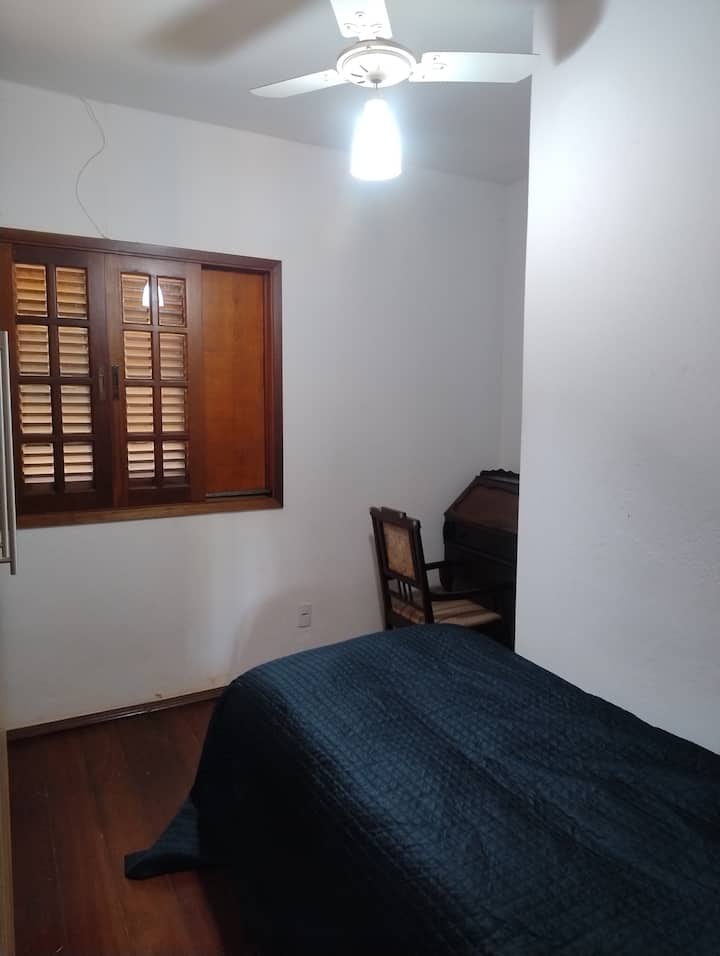 Единична стая с легло.